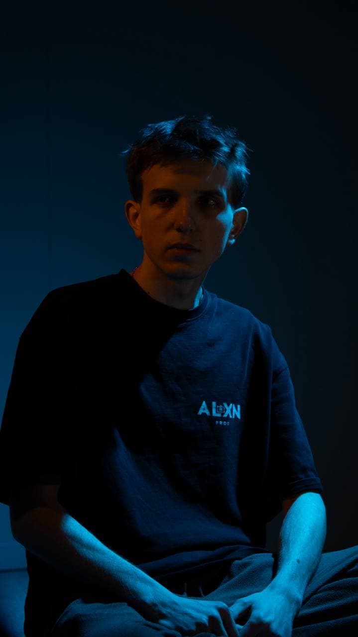 Портрет представителя ALXN PROD