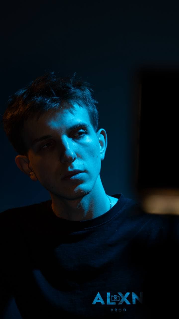Портрет представителя ALXN PROD